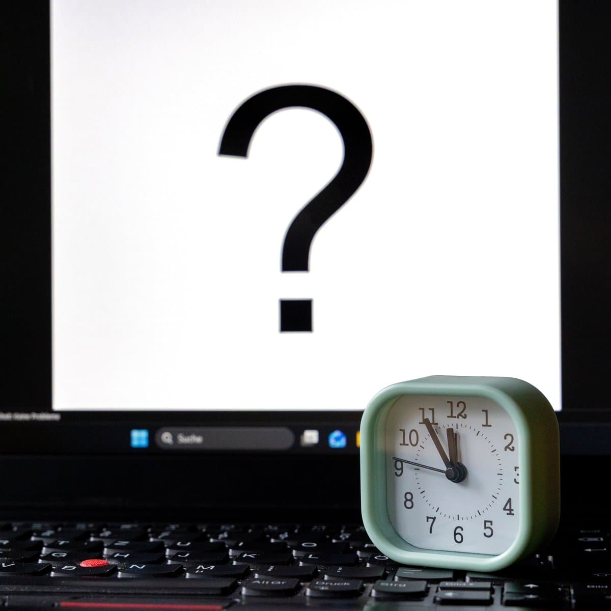 Berufliche Entscheidung am Laptop — Berufliches Coaching bei Udo Schmid