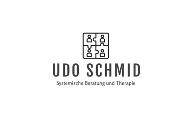 Logo Udo Schmid Systemische Beratung und Therapie — vier Puzzleteile mit Menschen